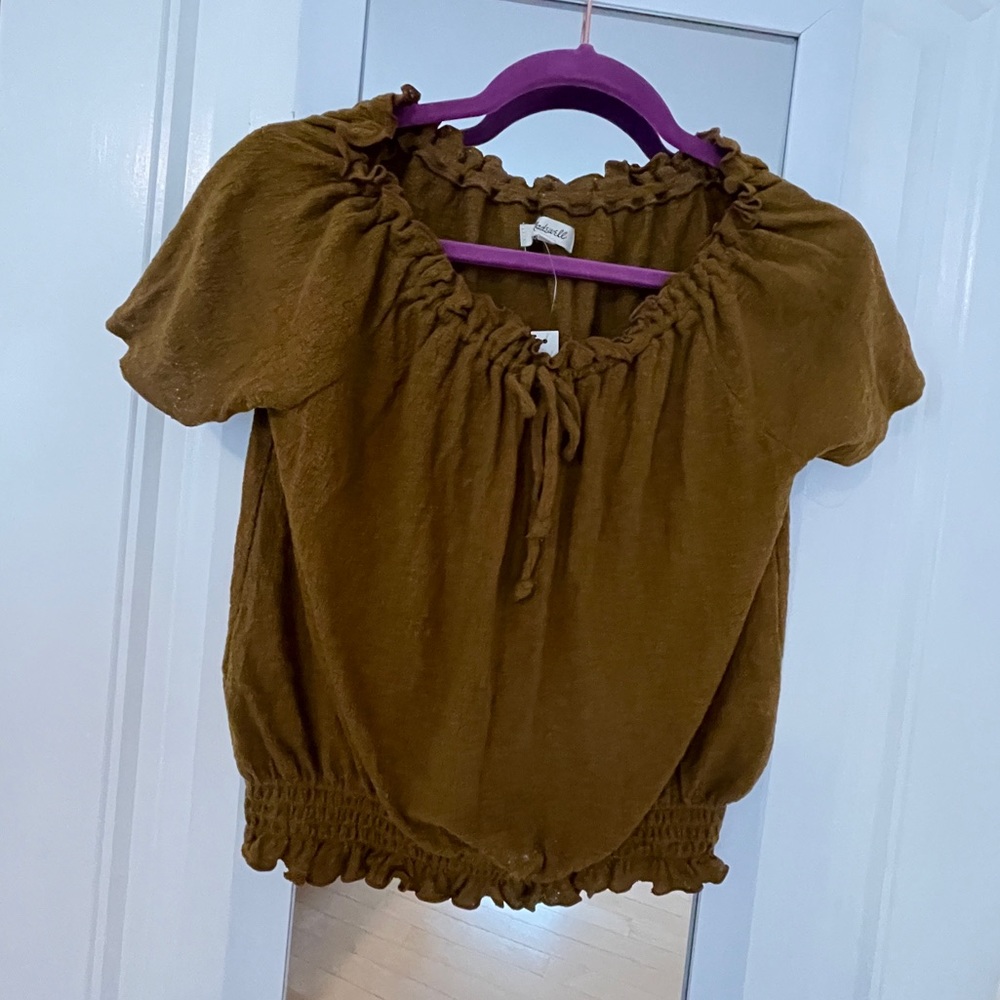 Madewell top with elasticized sleeves and waist